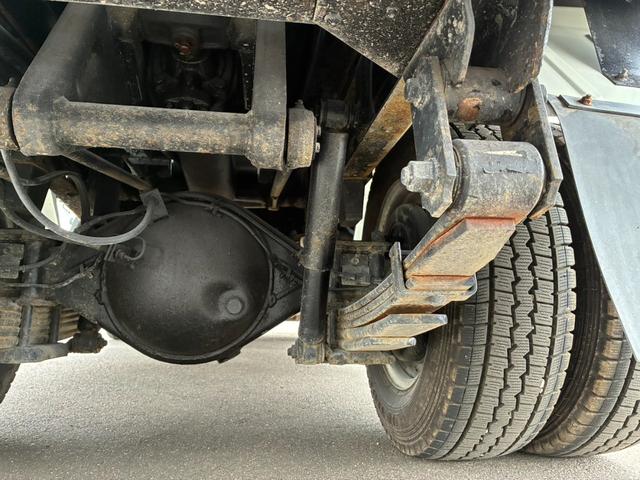 エルフトラック 強化ダンプ 強化ダンプ フルフラットロー 載積2000k ディーゼル3000cc 走行距離89951km 5MT エアコン パワステ パワーウインドー(26枚目)