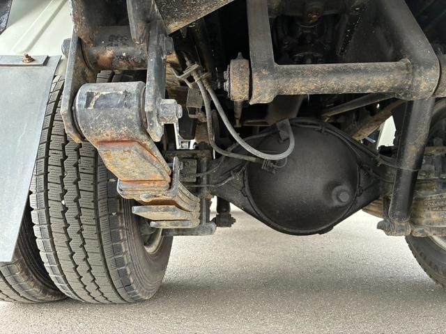 エルフトラック 強化ダンプ 強化ダンプ フルフラットロー 載積2000k ディーゼル3000cc 走行距離89951km 5MT エアコン パワステ パワーウインドー(27枚目)