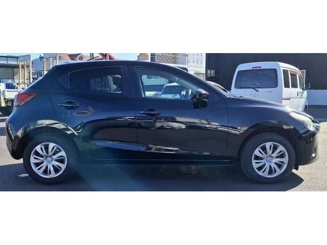 デミオ １３Ｓ　４ＷＤ　ＬＥＤコンフォートパッケージ　スマートキー（4枚目）