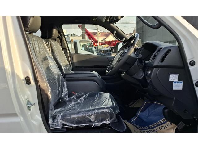 ハイエースバン スーパーＧＬ　ダークプライム　登録済未使用車　ダークプライムＳ　ブラックルーフ　ＯＰＡＷ　寒冷地仕様　ＲＦＯＧ　ＰＶＭ　デジタルインナーミラー　モデリスタエアロＫＩＴＶｅｒ１　モデリスタラゲッジＬＥＤ、ＬＥＤカーゴライト（12枚目）