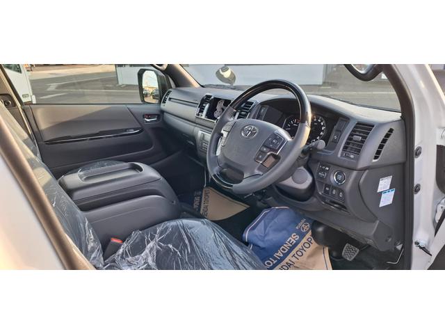 ハイエースバン スーパーＧＬ　ダークプライム　登録済未使用車　ダークプライムＳ　ブラックルーフ　ＯＰＡＷ　寒冷地仕様　ＲＦＯＧ　ＰＶＭ　デジタルインナーミラー　モデリスタエアロＫＩＴＶｅｒ１　モデリスタラゲッジＬＥＤ、ＬＥＤカーゴライト（13枚目）