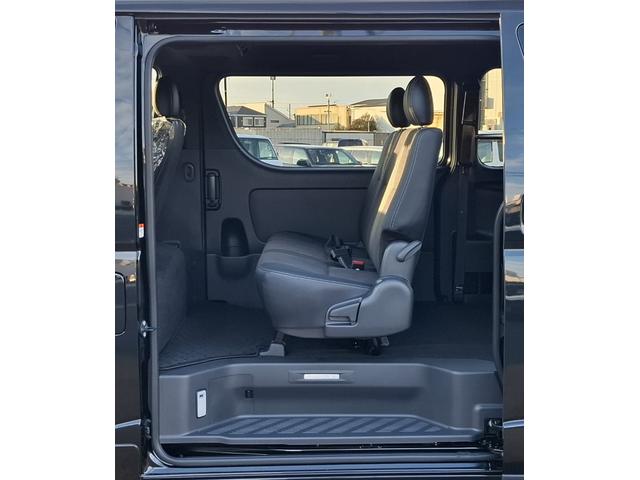 ハイエースバン スーパーＧＬ　ダークプライム　登録済未使用車　ダークプライムＳ　ブラックルーフ　ＯＰＡＷ　寒冷地仕様　ＲＦＯＧ　ＰＶＭ　デジタルインナーミラー　モデリスタエアロＫＩＴＶｅｒ１　モデリスタラゲッジＬＥＤ、ＬＥＤカーゴライト（17枚目）