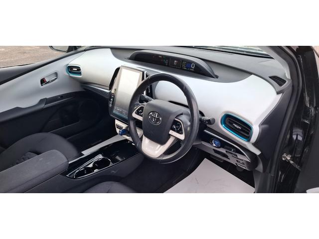 プリウスＰＨＶ Ｓナビパッケージ　純正１１．６インチナビ　フルセグＴＶ　ソーラー充電システム　シートヒーター　クルーズコントロール　バックカメラ　前方ドライブレコーダー　ビルトインＥＴＣ２．０　ウェッズ１７ＡＷ（12枚目）