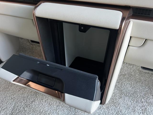 ＬＭ ＬＭ５００ｈ　エグゼクティブ　ＬＭ５００ｈ　エグゼクティブ（４名）　モデリスタエアロ　１オーナー　マークレビンソン　４８インチリヤエンターテイメント　ユニバーサルステップ　調光機能付きパーティション　デジタルインナーミラー（13枚目）
