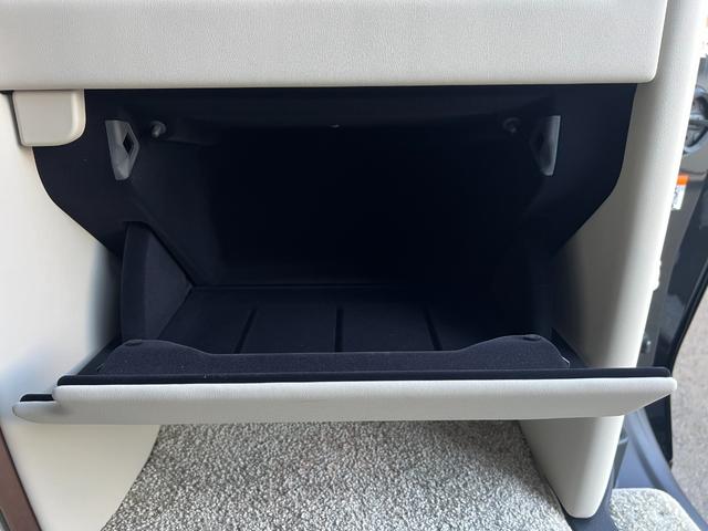 ＬＭ ＬＭ５００ｈ　エグゼクティブ　ＬＭ５００ｈ　エグゼクティブ（４名）　モデリスタエアロ　１オーナー　マークレビンソン　４８インチリヤエンターテイメント　ユニバーサルステップ　調光機能付きパーティション　デジタルインナーミラー（14枚目）