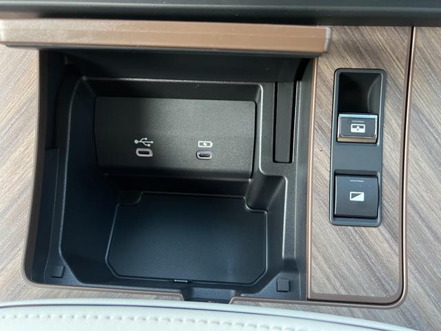 ＬＭ ＬＭ５００ｈ　エグゼクティブ　ＬＭ５００ｈ　エグゼクティブ（４名）　モデリスタエアロ　１オーナー　マークレビンソン　４８インチリヤエンターテイメント　ユニバーサルステップ　調光機能付きパーティション　デジタルインナーミラー（25枚目）