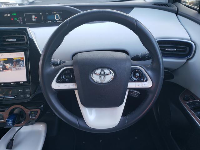 プリウス Ａツーリングセレクション　禁煙車　モデリスタエアロ　９型フルセグナビ　クールグレーレザーシート　ＥＴＣ　クリアランスソナー　レーンアシスト　　パークアシスト　衝突被害軽減システム　バックカメラ　オートハイビーム　オートライト（3枚目）