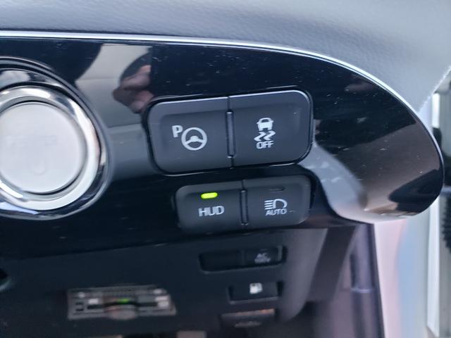 プリウス Ａツーリングセレクション　禁煙車　モデリスタエアロ　９型フルセグナビ　クールグレーレザーシート　ＥＴＣ　クリアランスソナー　レーンアシスト　　パークアシスト　衝突被害軽減システム　バックカメラ　オートハイビーム　オートライト（9枚目）