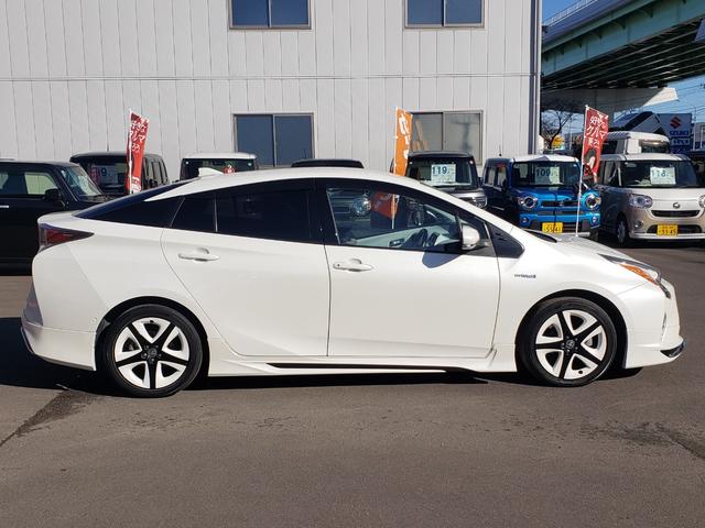プリウス Ａツーリングセレクション　禁煙車　モデリスタエアロ　９型フルセグナビ　クールグレーレザーシート　ＥＴＣ　クリアランスソナー　レーンアシスト　　パークアシスト　衝突被害軽減システム　バックカメラ　オートハイビーム　オートライト（14枚目）
