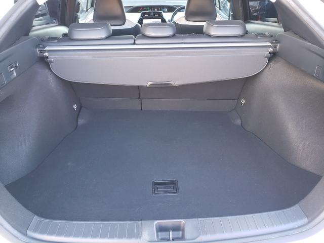 プリウス Ａツーリングセレクション　禁煙車　モデリスタエアロ　９型フルセグナビ　クールグレーレザーシート　ＥＴＣ　クリアランスソナー　レーンアシスト　　パークアシスト　衝突被害軽減システム　バックカメラ　オートハイビーム　オートライト（19枚目）