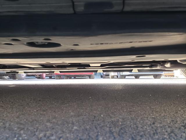 プリウス Ａツーリングセレクション　禁煙車　モデリスタエアロ　９型フルセグナビ　クールグレーレザーシート　ＥＴＣ　クリアランスソナー　レーンアシスト　　パークアシスト　衝突被害軽減システム　バックカメラ　オートハイビーム　オートライト（32枚目）