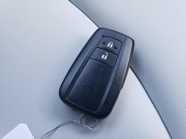 プリウス Ａツーリングセレクション　禁煙車　モデリスタエアロ　９型フルセグナビ　クールグレーレザーシート　ＥＴＣ　クリアランスソナー　レーンアシスト　　パークアシスト　衝突被害軽減システム　バックカメラ　オートハイビーム　オートライト（34枚目）