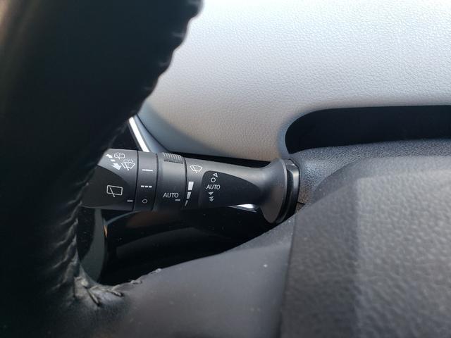 プリウス Ａツーリングセレクション　禁煙車　モデリスタエアロ　９型フルセグナビ　クールグレーレザーシート　ＥＴＣ　クリアランスソナー　レーンアシスト　　パークアシスト　衝突被害軽減システム　バックカメラ　オートハイビーム　オートライト（40枚目）