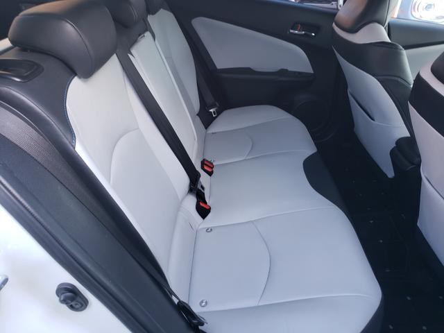 プリウス Ａツーリングセレクション　禁煙車　モデリスタエアロ　９型フルセグナビ　クールグレーレザーシート　ＥＴＣ　クリアランスソナー　レーンアシスト　　パークアシスト　衝突被害軽減システム　バックカメラ　オートハイビーム　オートライト（44枚目）