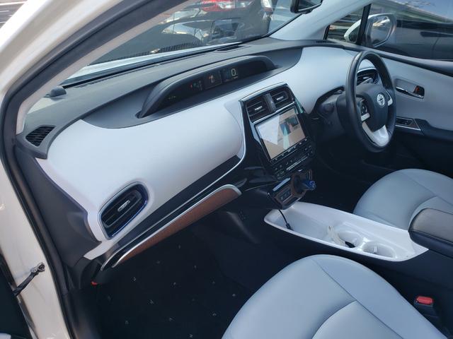 プリウス Ａツーリングセレクション　禁煙車　モデリスタエアロ　９型フルセグナビ　クールグレーレザーシート　ＥＴＣ　クリアランスソナー　レーンアシスト　　パークアシスト　衝突被害軽減システム　バックカメラ　オートハイビーム　オートライト（45枚目）