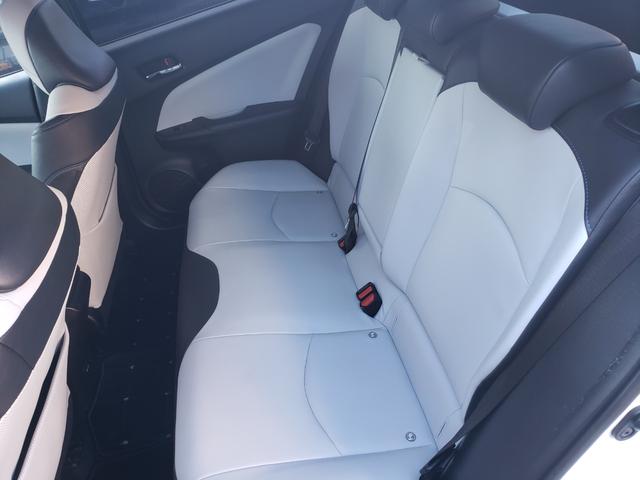 プリウス Ａツーリングセレクション　禁煙車　モデリスタエアロ　９型フルセグナビ　クールグレーレザーシート　ＥＴＣ　クリアランスソナー　レーンアシスト　　パークアシスト　衝突被害軽減システム　バックカメラ　オートハイビーム　オートライト（47枚目）