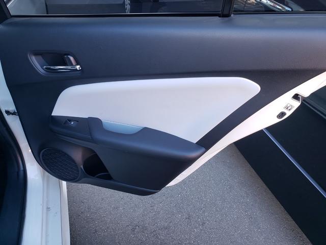 プリウス Ａツーリングセレクション　禁煙車　モデリスタエアロ　９型フルセグナビ　クールグレーレザーシート　ＥＴＣ　クリアランスソナー　レーンアシスト　　パークアシスト　衝突被害軽減システム　バックカメラ　オートハイビーム　オートライト（52枚目）