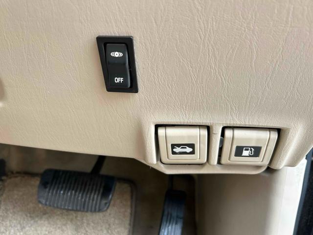 ランドクルーザー１００ ＶＸリミテッド　４ＷＤ　パワーシート　ナビ　ヘッドライトウォッシャー　アルミホイール　キーレスエントリー　電動格納ミラー　シートヒーター　ＡＴ　ＡＢＳ　エアコン　パワーステアリング　パワーウィンドウ　運転席エアバッグ（6枚目）