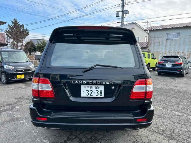ランドクルーザー１００ ＶＸリミテッド　４ＷＤ　パワーシート　ナビ　ヘッドライトウォッシャー　アルミホイール　キーレスエントリー　電動格納ミラー　シートヒーター　ＡＴ　ＡＢＳ　エアコン　パワーステアリング　パワーウィンドウ　運転席エアバッグ（16枚目）