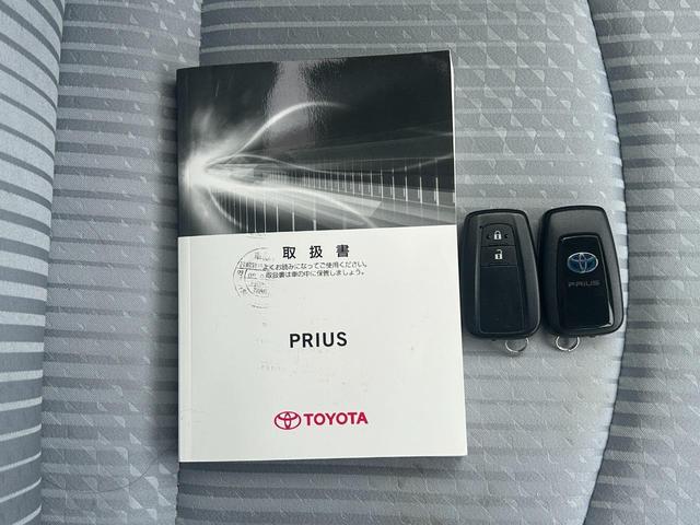 プリウス Ｓセーフティプラス　レーダークルーズコントロール　Ｂｌｕｅｔｏｏｔｈオーディオ　フルセグＴＶ　バックカメラ　　ＥＴＣ　ヘッドアップディスプレイ　ＬＥＤヘッドライト　スマートキー　プッシュスタート　社外１５インチＡＷ（28枚目）