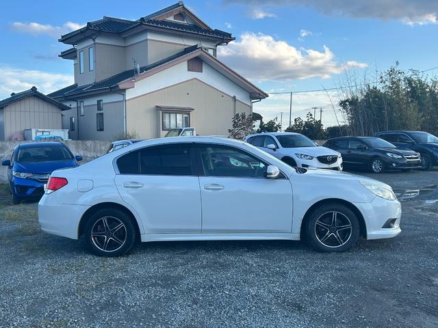 レガシィＢ４ ２．５ｉ　４ＷＤ　Ｂｌｕｅｔｏｏｔｈオーディオ　フルセグＴＶ　社外１７インチアルミホイール　キーレスエントリー　電動格納ミラー　フォグランプ（9枚目）