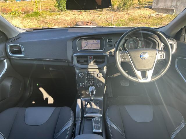 V40 T4 東海仕入れ Bluetoothオーディオ フルセグTV レーダークルーズコントロール ブライドスポットモニター コーナーセンサー ETC スマートキー プッシュスタート 純正17インチAW(6枚目)