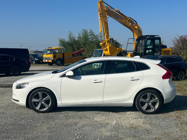 V40 T4 東海仕入れ Bluetoothオーディオ フルセグTV レーダークルーズコントロール ブライドスポットモニター コーナーセンサー ETC スマートキー プッシュスタート 純正17インチAW(11枚目)