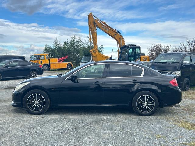 スカイライン 250GT 関東仕入れ 社外マフラー Bluetoothオーディオ フルセグTV バックカメラ ETC スマートキー プッシュスタート 電動シート ハーフレザー フォグランプ 16インチAW タイミングチェーン(12枚目)