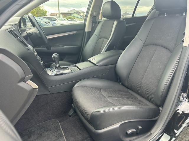 スカイライン 250GT 関東仕入れ 社外マフラー Bluetoothオーディオ フルセグTV バックカメラ ETC スマートキー プッシュスタート 電動シート ハーフレザー フォグランプ 16インチAW タイミングチェーン(23枚目)