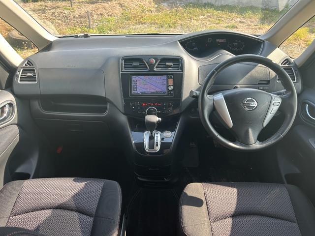 セレナ ハイウェイスター　Ｓ－ハイブリッド　Ｖセレクション　フリップダウンモニター　両側パワースライドドア　Ｂｌｕｅｔｏｏｔｈオーディオ　フルセグＴＶ　バックカメラ　ＥＴＣ　スマートキー　プッシュスタート　　ＨＩＤヘッドライト　純正１６インチＡＷ（6枚目）