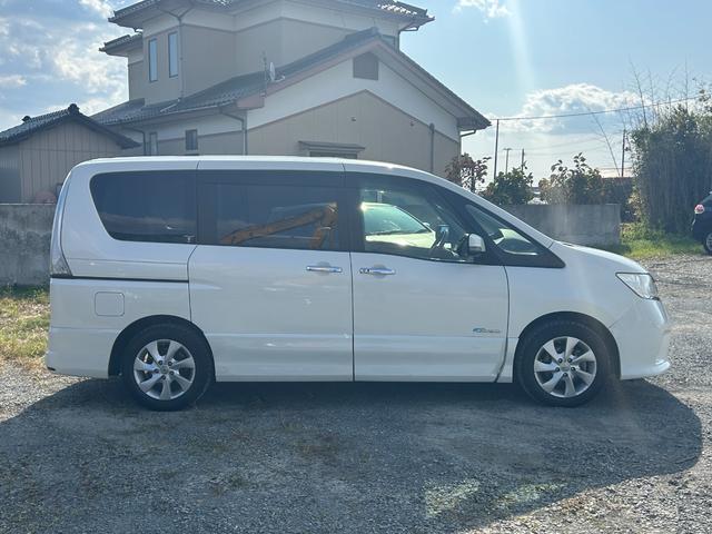 セレナ ハイウェイスター　Ｓ－ハイブリッド　Ｖセレクション　フリップダウンモニター　両側パワースライドドア　Ｂｌｕｅｔｏｏｔｈオーディオ　フルセグＴＶ　バックカメラ　ＥＴＣ　スマートキー　プッシュスタート　　ＨＩＤヘッドライト　純正１６インチＡＷ（11枚目）