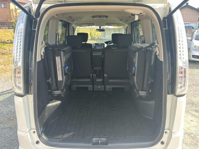 セレナ ハイウェイスター　Ｓ－ハイブリッド　Ｖセレクション　フリップダウンモニター　両側パワースライドドア　Ｂｌｕｅｔｏｏｔｈオーディオ　フルセグＴＶ　バックカメラ　ＥＴＣ　スマートキー　プッシュスタート　　ＨＩＤヘッドライト　純正１６インチＡＷ（29枚目）