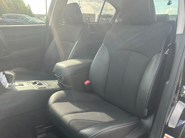 レガシィB4 2.5i BスポーツアイサイトGパッケージ 後期モデル タイミングチェーン Bluetoothオーディオ フルセグTV バックカメラ ETC レーダークルコン ハーフレザーシート パワーシート スマートキー プッシュスタート 純正17インチAW(25枚目)