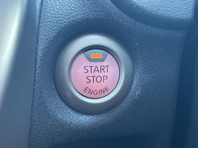 【プッシュスタート装備車】鍵をポケットやカバンに入れた状態でエンジン始動が出来、イチイチ鍵を出す手間も無いのでとても便利です。