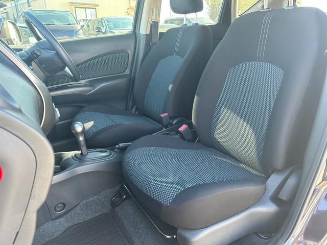 【プッシュスタート装備車】鍵をポケットやカバンに入れた状態でエンジン始動が出来、イチイチ鍵を出す手間も無いのでとても便利です。