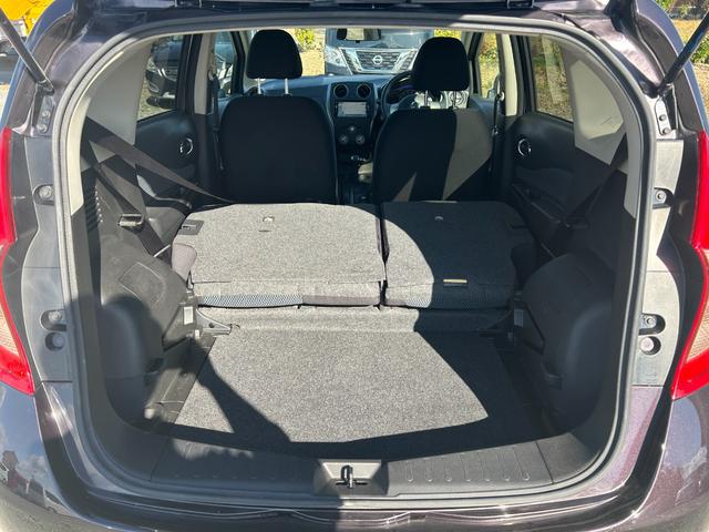 荷室部分は荷物がたくさん積めるように広く作られています。シートアレンジによって色々な使い方が出来ますので、実際にお試し下さい！