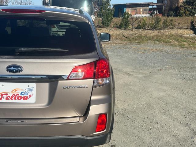 レガシィアウトバック ２．５ｉアイサイト　後期モデル　タイミングチェーン　レーダークルーＡＷズ　Ｂｌｕｅｔｏｏｔｈオーディオ　フルセグＴＶ　バックカメラ　ＥＴＣ　スマートキー　プッシュスタート　パワーシート　ＨＩＤ　社外１７インチＡＷ（15枚目）