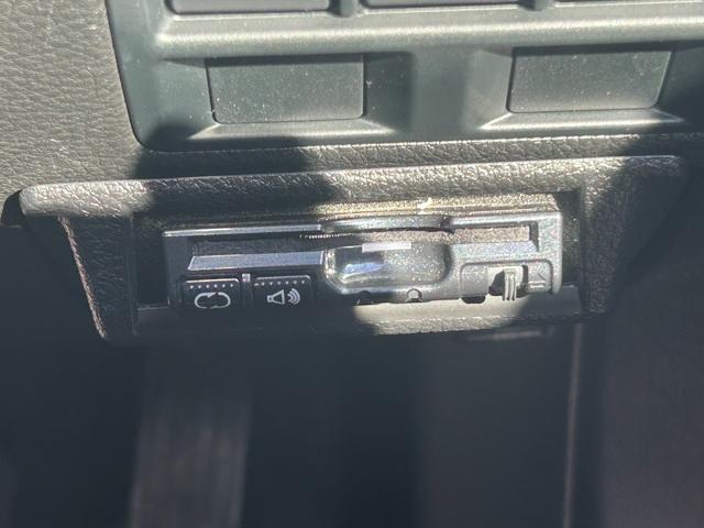 レガシィアウトバック ２．５ｉアイサイト　後期モデル　タイミングチェーン　レーダークルーＡＷズ　Ｂｌｕｅｔｏｏｔｈオーディオ　フルセグＴＶ　バックカメラ　ＥＴＣ　スマートキー　プッシュスタート　パワーシート　ＨＩＤ　社外１７インチＡＷ（24枚目）