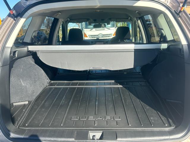 レガシィアウトバック ２．５ｉアイサイト　後期モデル　タイミングチェーン　レーダークルーＡＷズ　Ｂｌｕｅｔｏｏｔｈオーディオ　フルセグＴＶ　バックカメラ　ＥＴＣ　スマートキー　プッシュスタート　パワーシート　ＨＩＤ　社外１７インチＡＷ（28枚目）