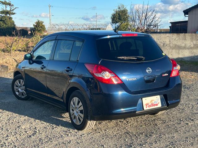 ティーダ 15M スマートキー 純正オーディオ ハーフレザーシート オートエアコン 電動格納ミラー 15インチタイヤ タイミングチェーン(5枚目)