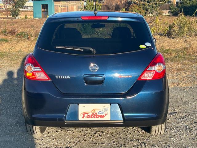 ティーダ 15M スマートキー 純正オーディオ ハーフレザーシート オートエアコン 電動格納ミラー 15インチタイヤ タイミングチェーン(12枚目)