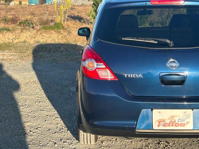 ティーダ 15M スマートキー 純正オーディオ ハーフレザーシート オートエアコン 電動格納ミラー 15インチタイヤ タイミングチェーン(13枚目)