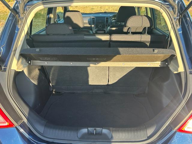 ティーダ 15M スマートキー 純正オーディオ ハーフレザーシート オートエアコン 電動格納ミラー 15インチタイヤ タイミングチェーン(20枚目)