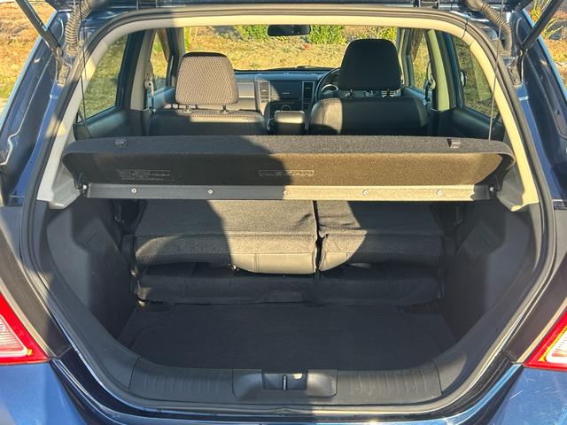 ティーダ 15M スマートキー 純正オーディオ ハーフレザーシート オートエアコン 電動格納ミラー 15インチタイヤ タイミングチェーン(21枚目)