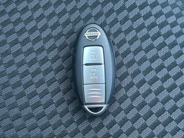 ティーダ 15M スマートキー 純正オーディオ ハーフレザーシート オートエアコン 電動格納ミラー 15インチタイヤ タイミングチェーン(23枚目)