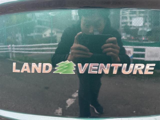 ジムニー ランドベンチャー　４ＷＤ　ＥＴＣ　電動格納ミラー　ＡＴ　ＡＢＳ　ＣＤ　ＭＤ　革シート　アルミホイール　衝突安全ボディ　エアコン　パワーステアリング　パワーウィンドウ　エンジンスターター　ワンセグナビ　レンタカー（35枚目）