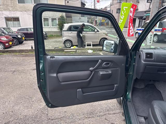 ジムニー ランドベンチャー　４ＷＤ　ＥＴＣ　電動格納ミラー　ＡＴ　ＡＢＳ　ＣＤ　ＭＤ　革シート　アルミホイール　衝突安全ボディ　エアコン　パワーステアリング　パワーウィンドウ　エンジンスターター　ワンセグナビ　レンタカー（45枚目）