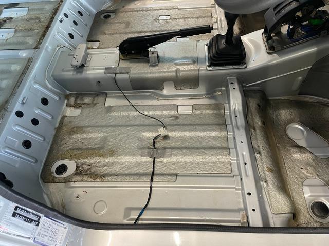 ジムニー ランドベンチャー JA22W 特別仕様車 ランドベンチャー パートタイム4WD フルノーマル ターボ 純正16インチAW サイドデカール AT 純正キー ルーフラック ラジエター&デスビ交換済 取説 記録簿12枚(9枚目)