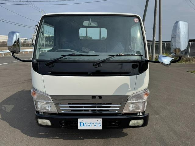 キャンターガッツ 　平成１６年式　平ボディー　ガソリン車　メッキパーツ　実走行５万ｋｍ　車両総重量３５００ｋｇ以下　外装仕上げ済　平　荷台内寸（長さ３１０　幅１６０　高さ３５）（2枚目）