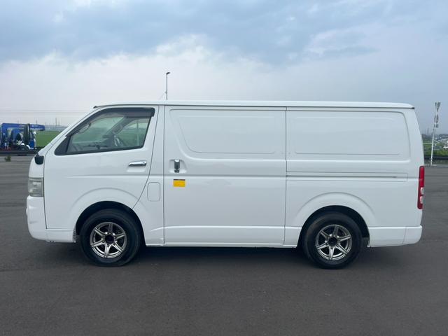 ハイエースバン 　平成１７年式　冷凍車　バン　４ＷＤ　オートマチック　ＡＴ　ＤＥＮＮＳＯ　３度（3枚目）